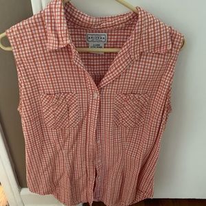 Sleeveless tank top! Super cute